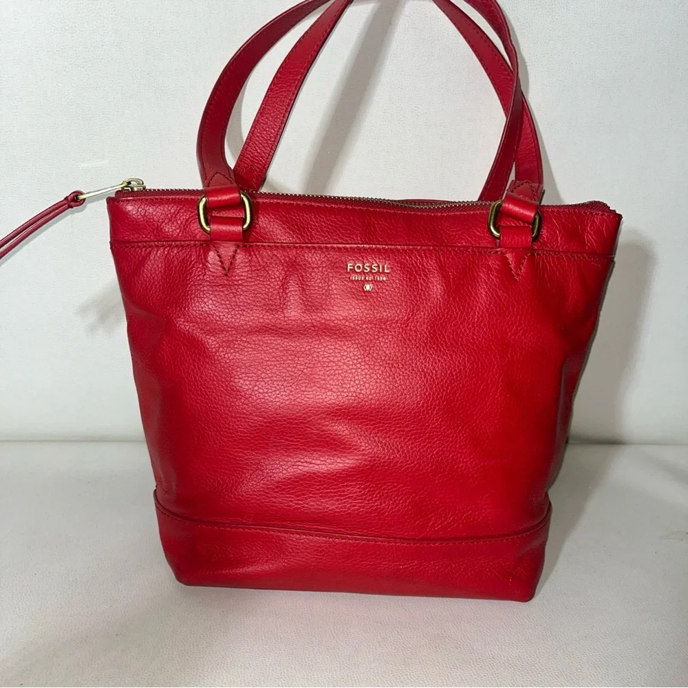 Fossil Red Leather Tote Bag with Classic Design, she’s a beauty! - Picture 1 of 10